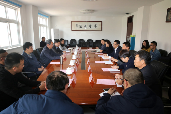 座谈会.jpg